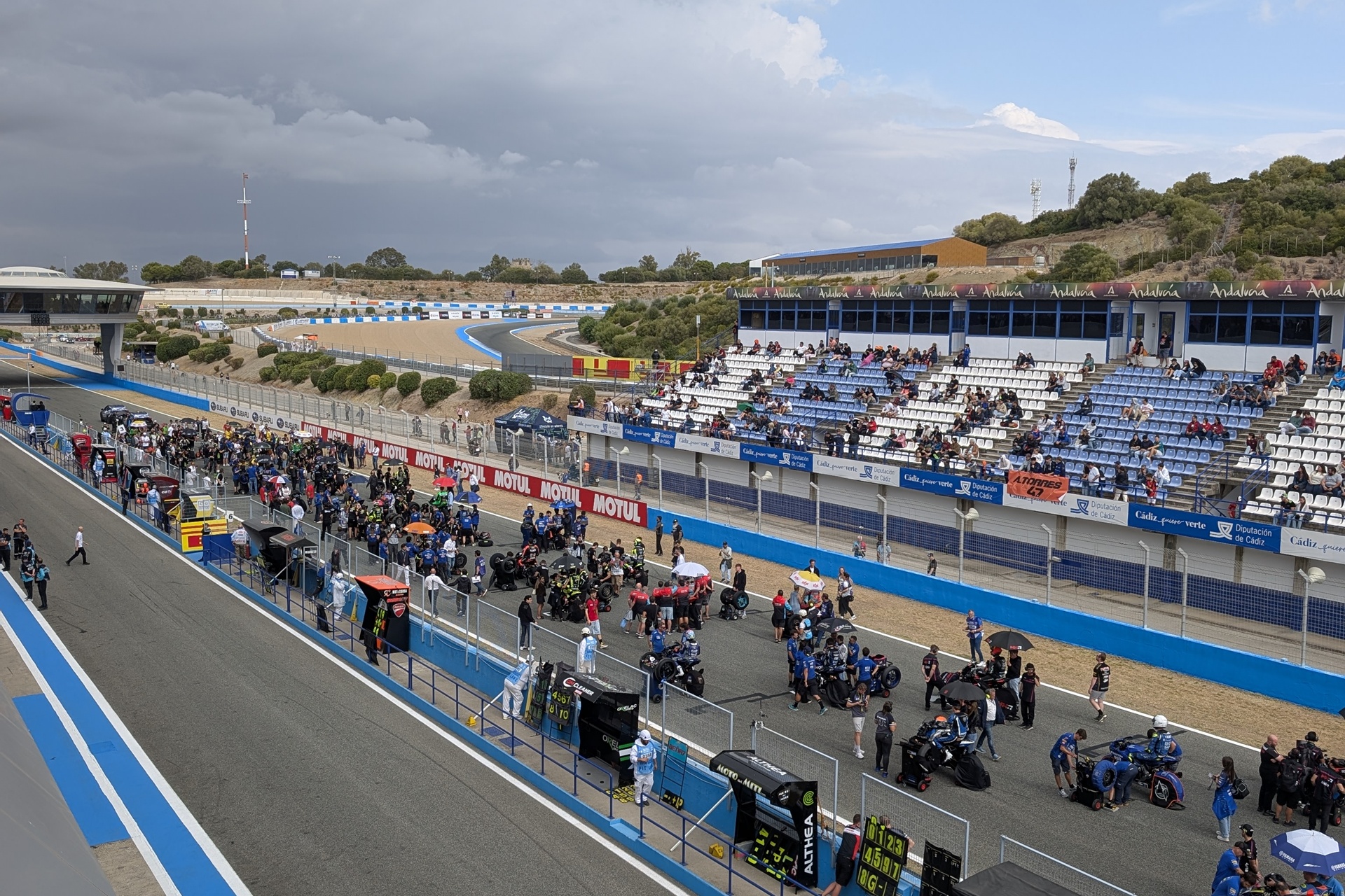 El WorldSBK convierte Jerez en una fiesta del motociclismo con carreras decisivas y un paddock muy cercano