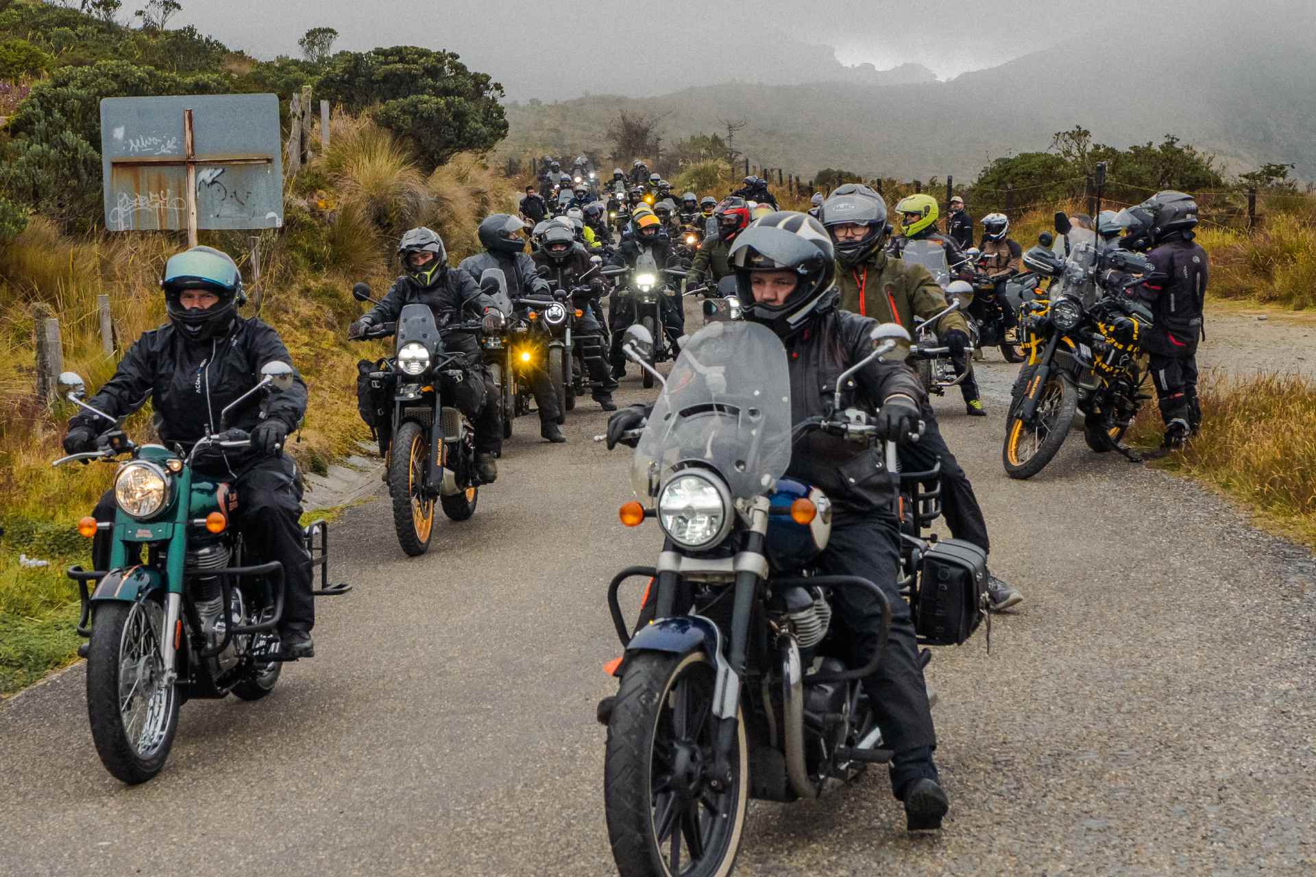 Royal Enfield convirtió las carreteras de Caldas en una ruta de solidaridad
