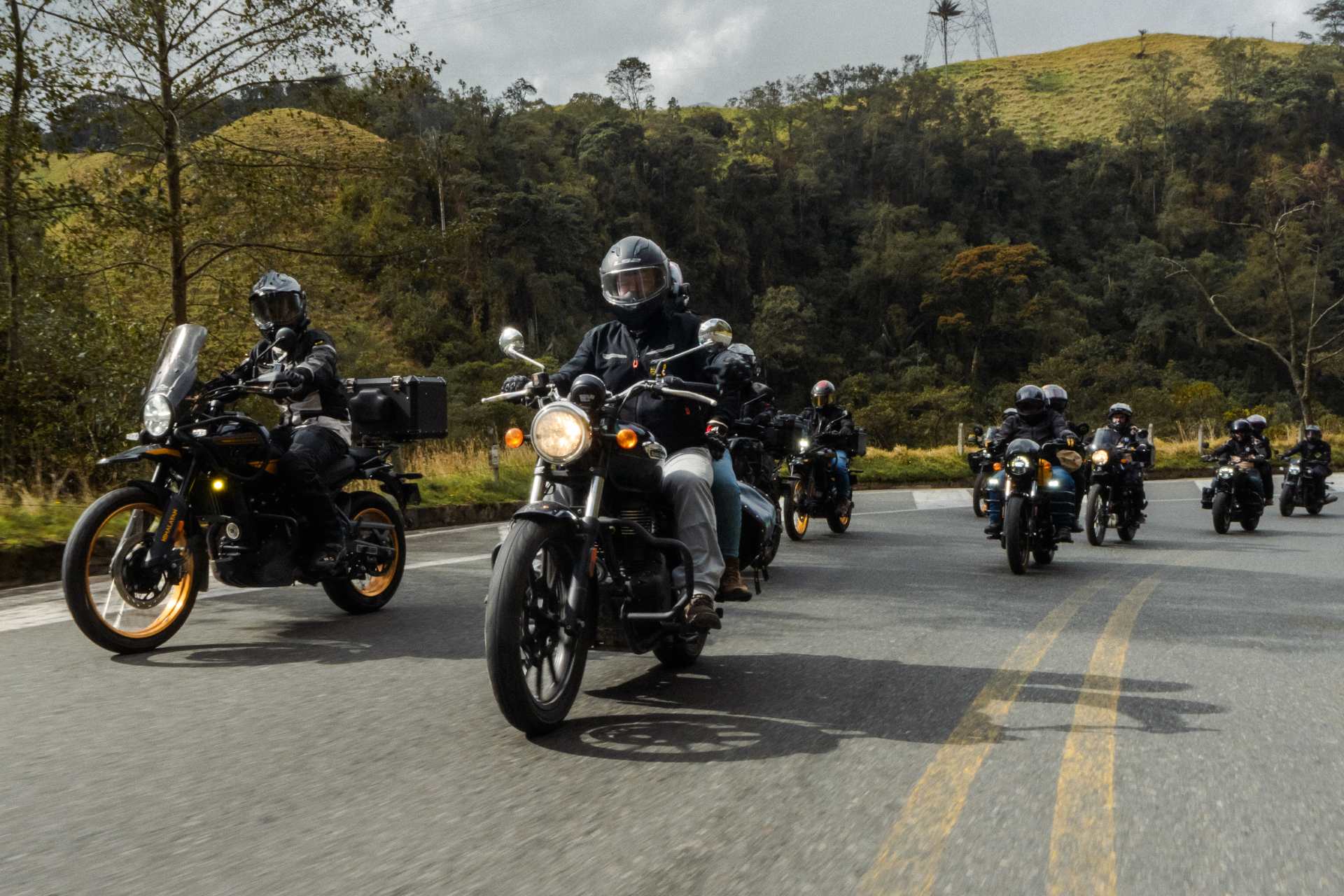 Royal Enfield convirtió las carreteras de Caldas en una ruta de solidaridad