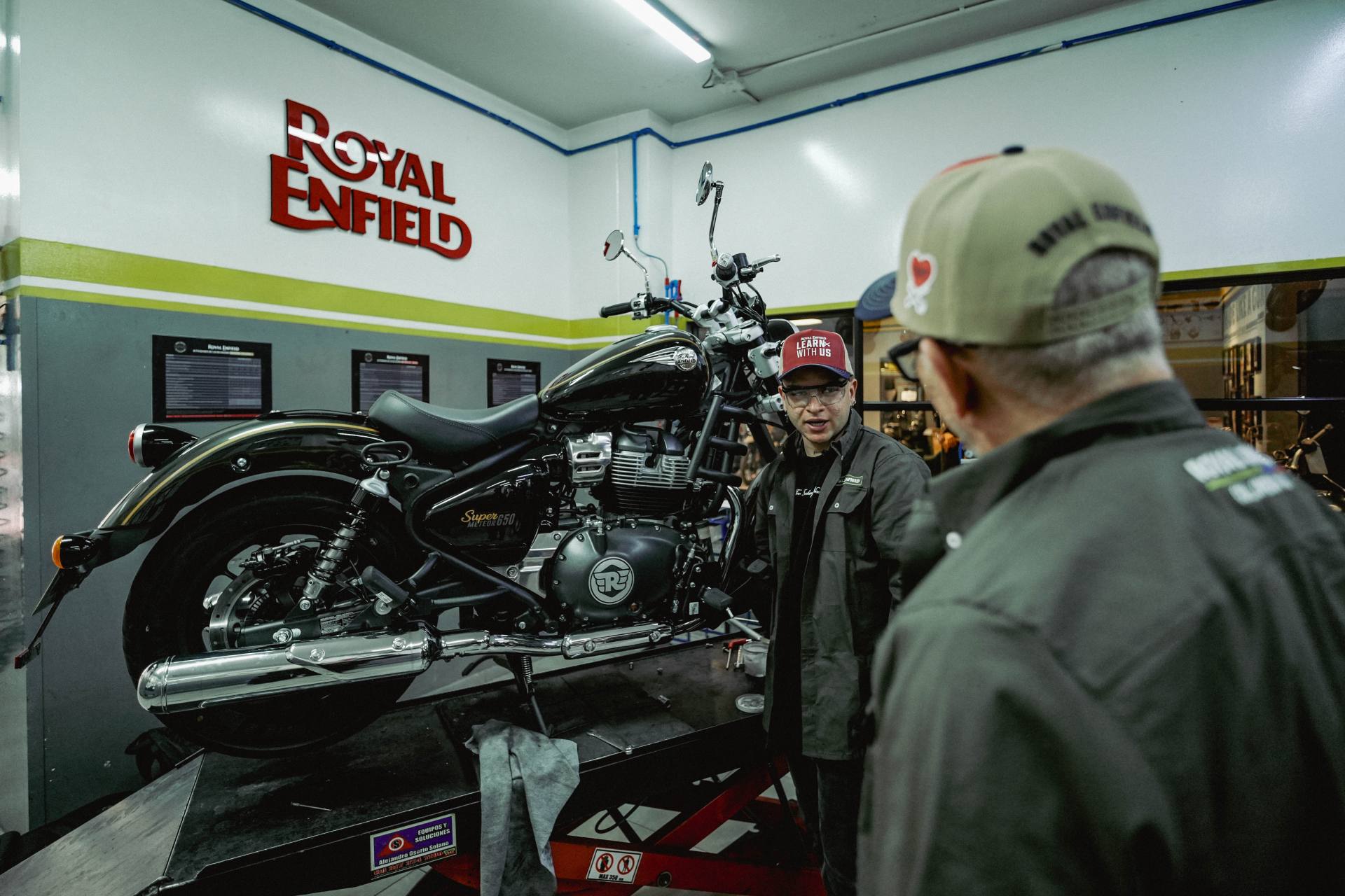 Royal Enfield hace historia en Colombia: ensamblará la Super Meteor 650