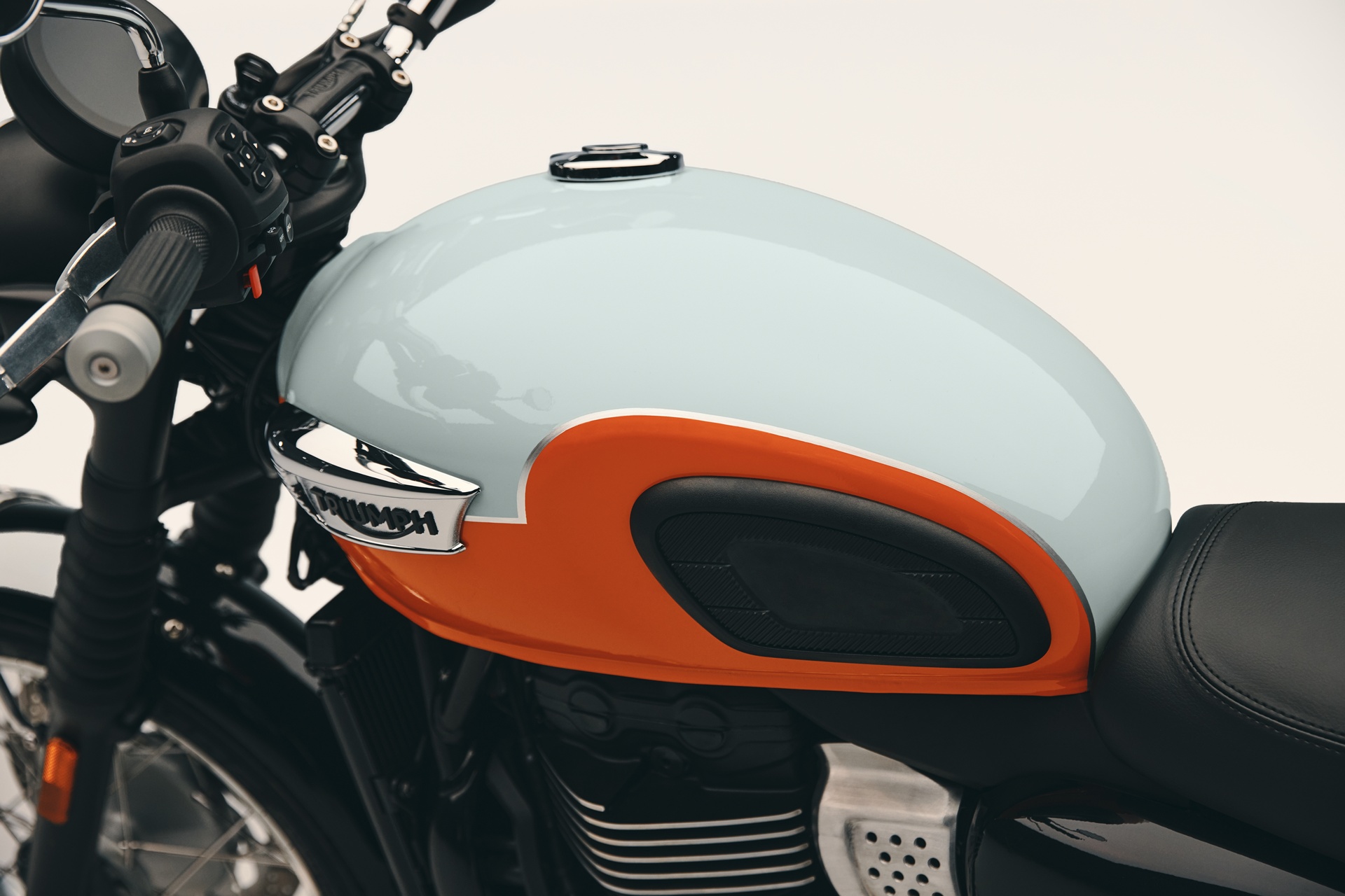 Triumph Bonneville T40 y T40 Black