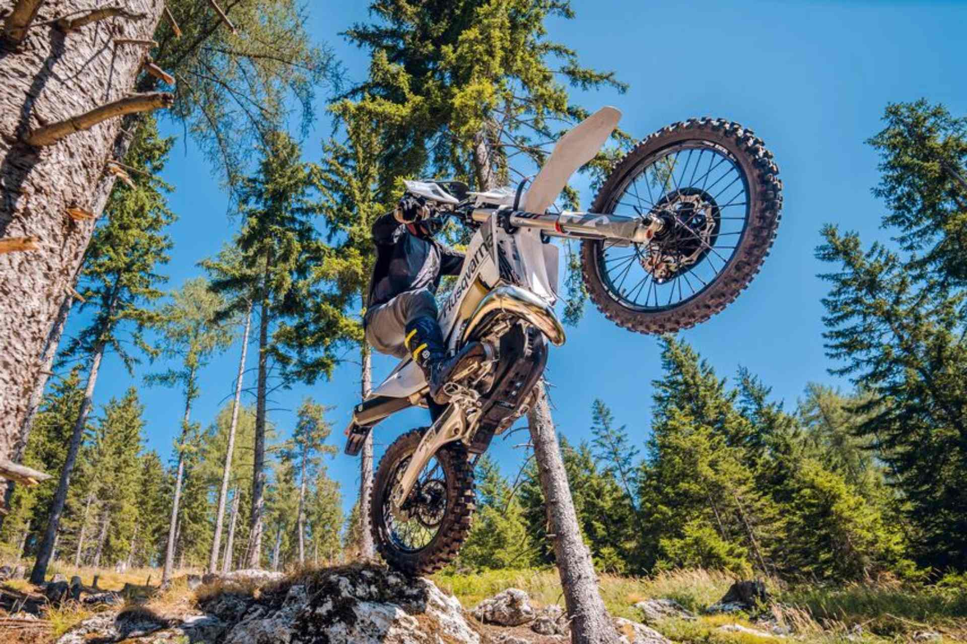 Husqvarna TE 300 Pro y FE 350 Pro 2027, imponentes modelos suecos para el enduro