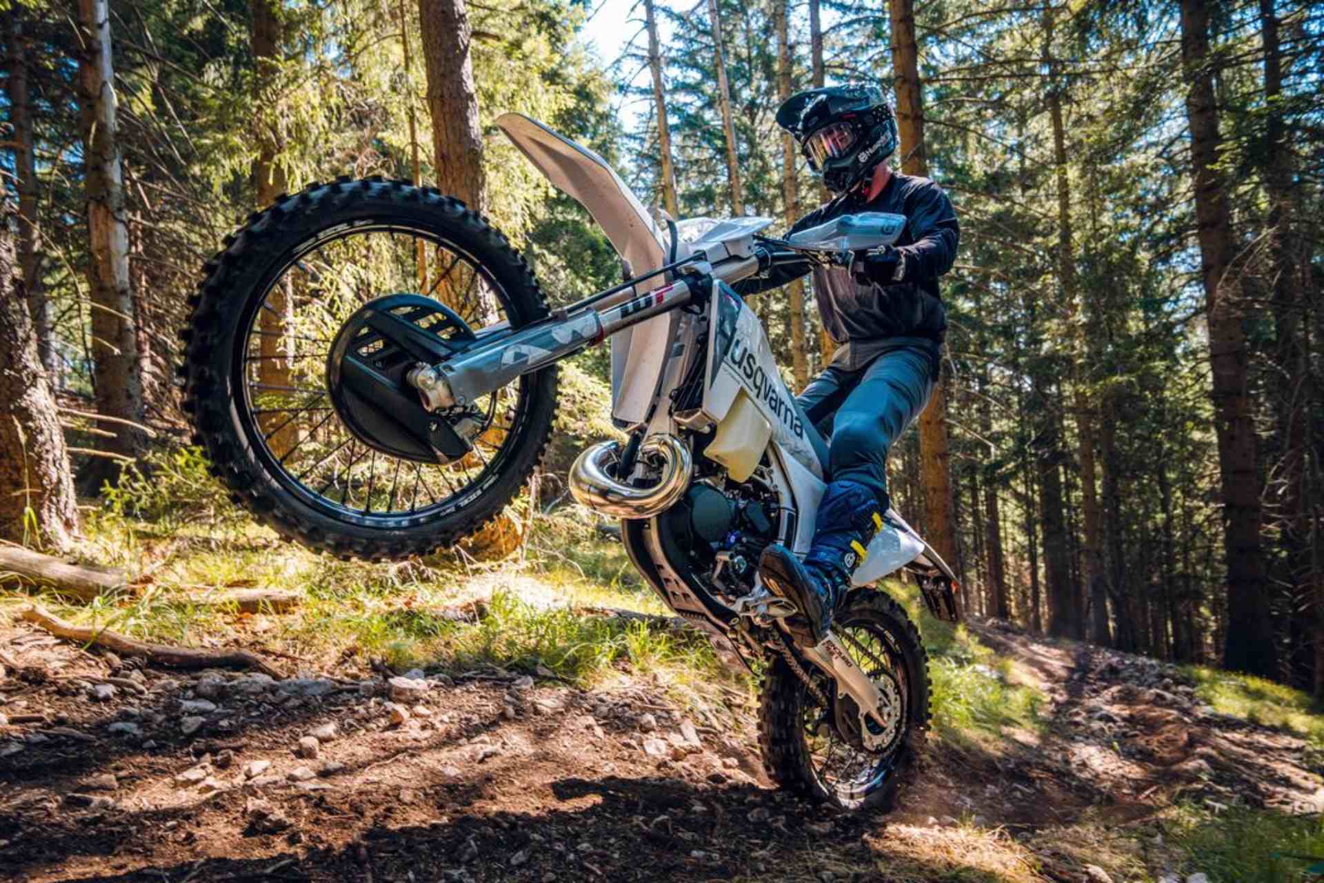 Husqvarna TE 300 Pro y FE 350 Pro 2027, imponentes modelos suecos para el enduro
