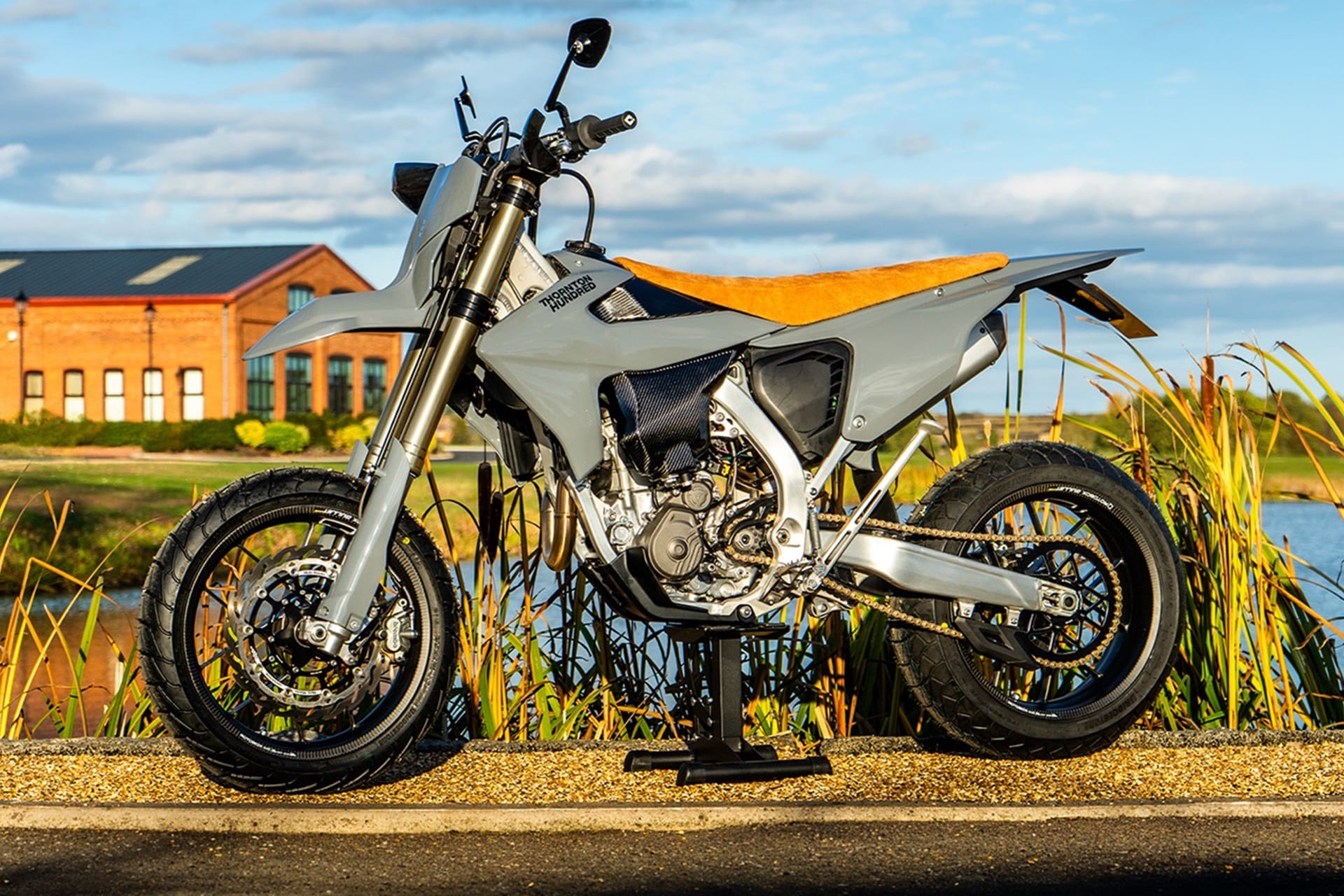 TF450E Supermoto: la moto que Triumph debería plantearse seriamente fabricar