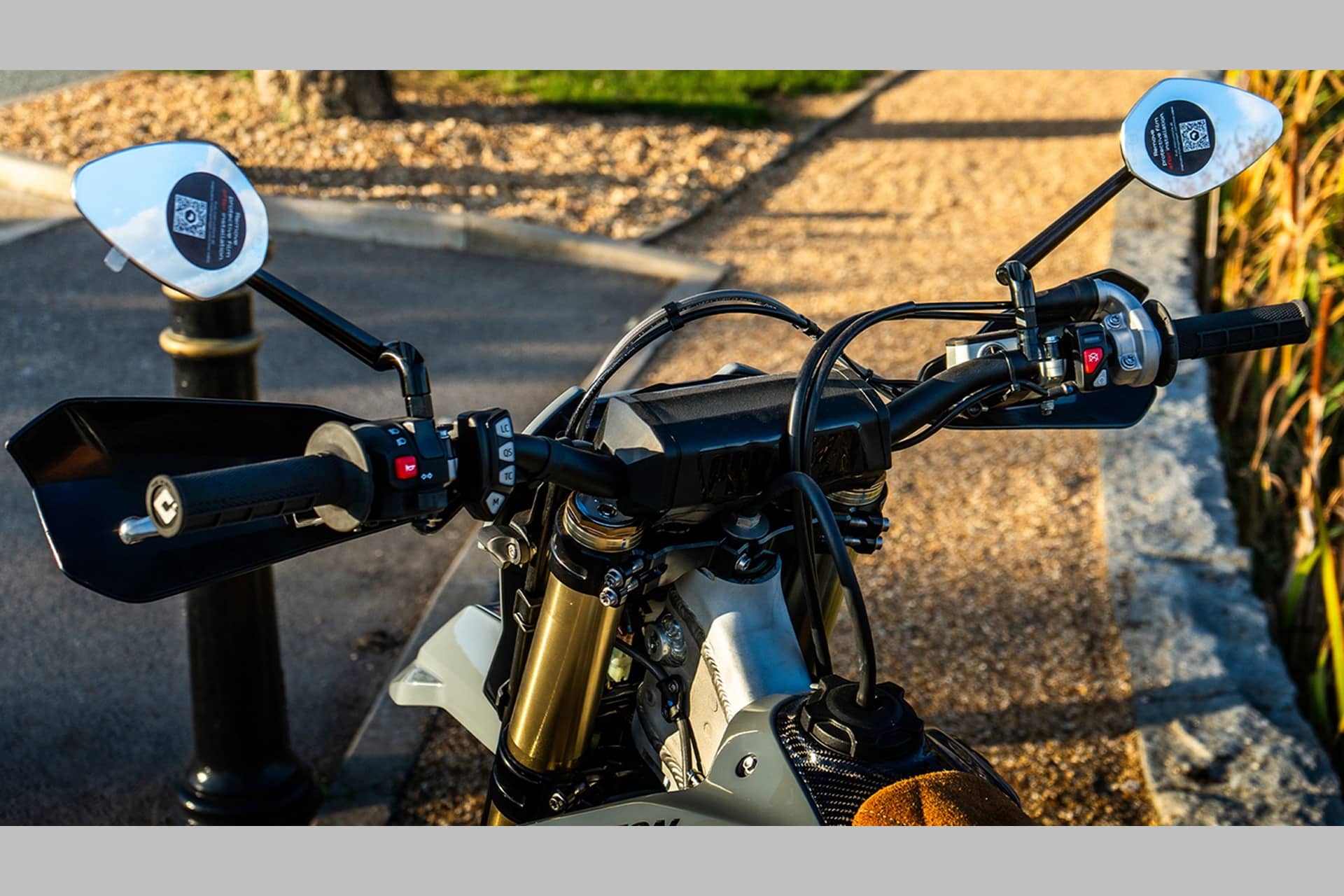 TF450E Supermoto: la moto que Triumph debería plantearse seriamente fabricar