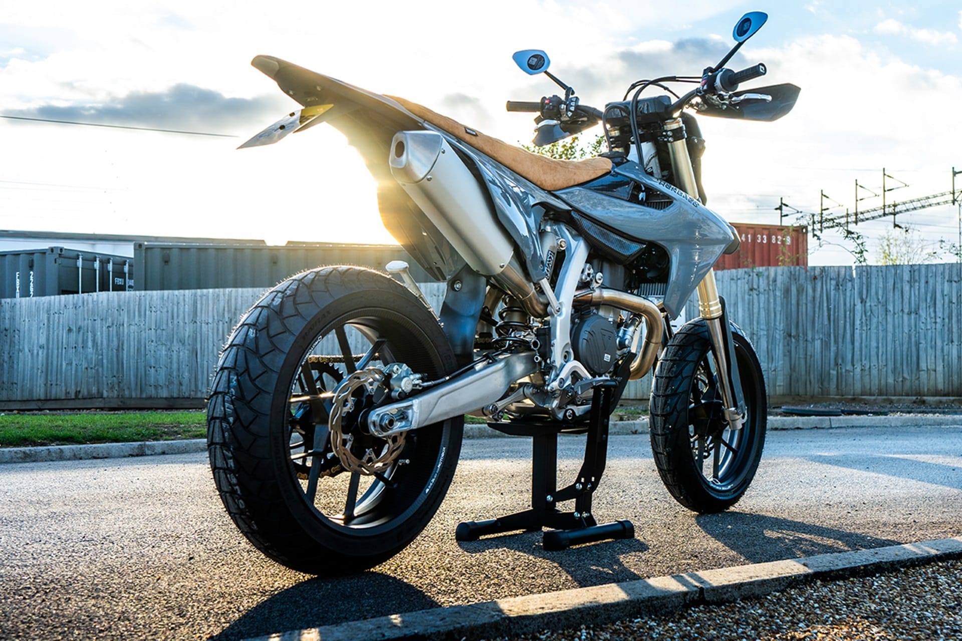 TF450E Supermoto: la moto que Triumph debería plantearse seriamente fabricar
