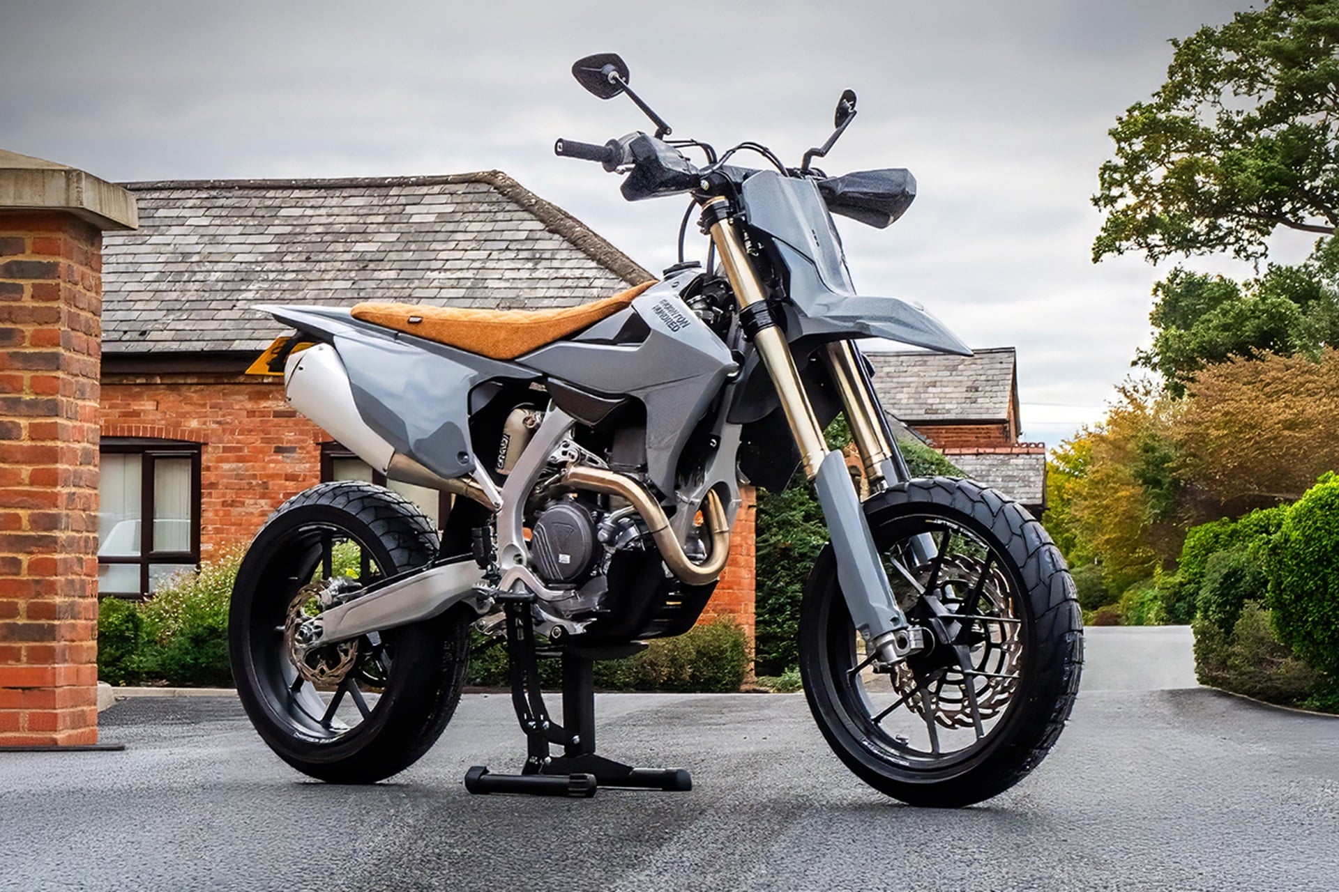 TF450E Supermoto: la moto que Triumph debería plantearse seriamente fabricar