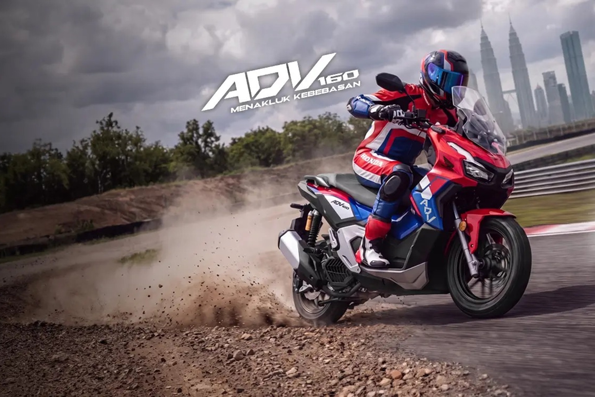 Honda ADV160 Trico Edition: La filial malaya de la marca viste el modelo con sus colores de guerra