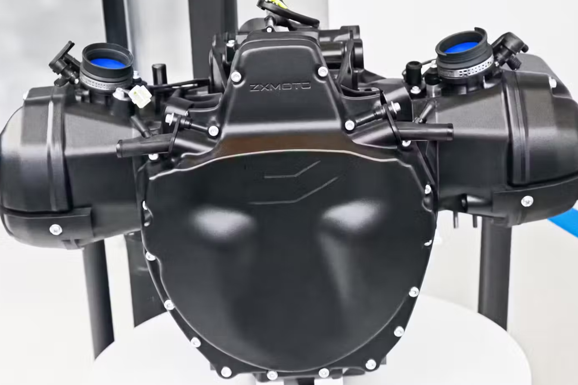 ZXMOTO y 1.000 razones para poner en jaque a la BMW GS