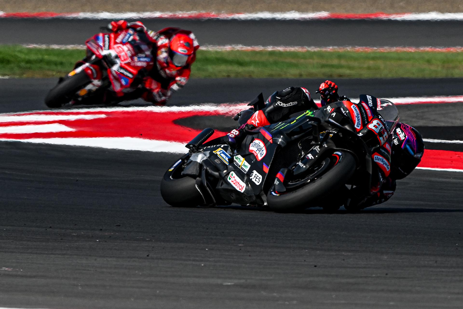 Aprilia está un pasito por delante de Ducati y eso es evidente
