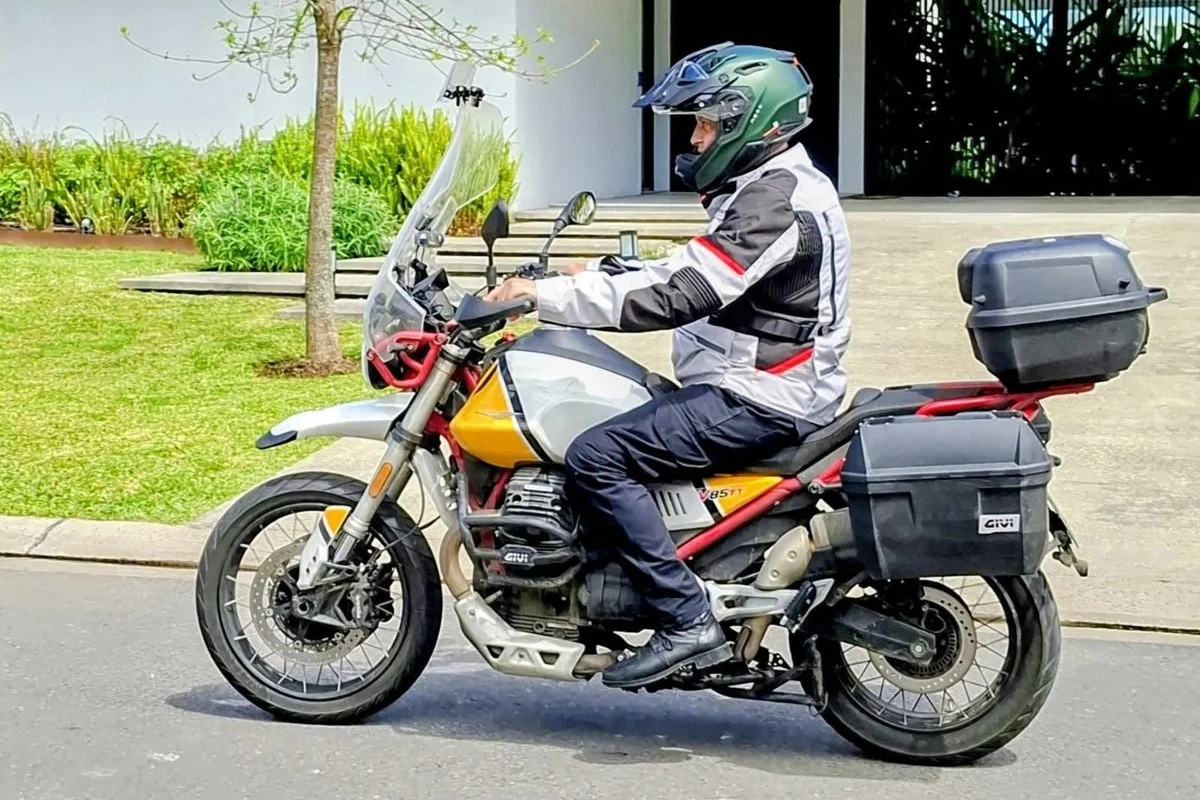 GRIZZLY 211: un intento de récord de casi 4.500 km entre Ushuaia y La Quiaca sobre una Moto Guzzi V85TT