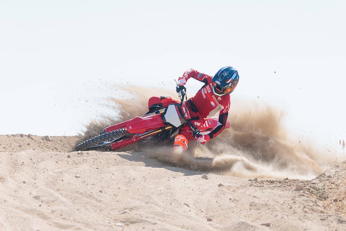 La Desmo450MX ha debutado con nota