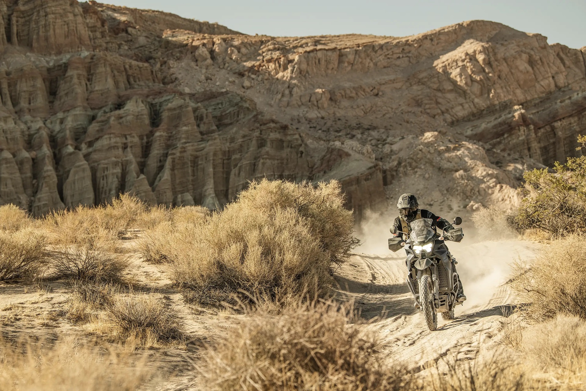 Kawasaki amplía su gama ADV 2027 con la nueva KLR650 DF ABS