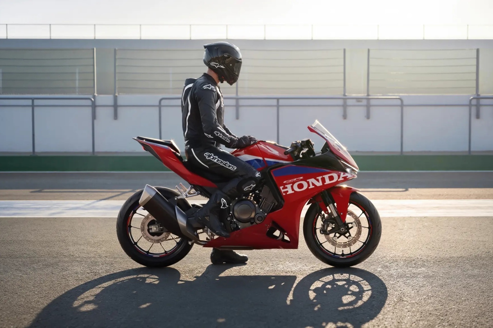 Honda refuerza su gama deportiva con la incorporación de la nueva CBR500R FOUR