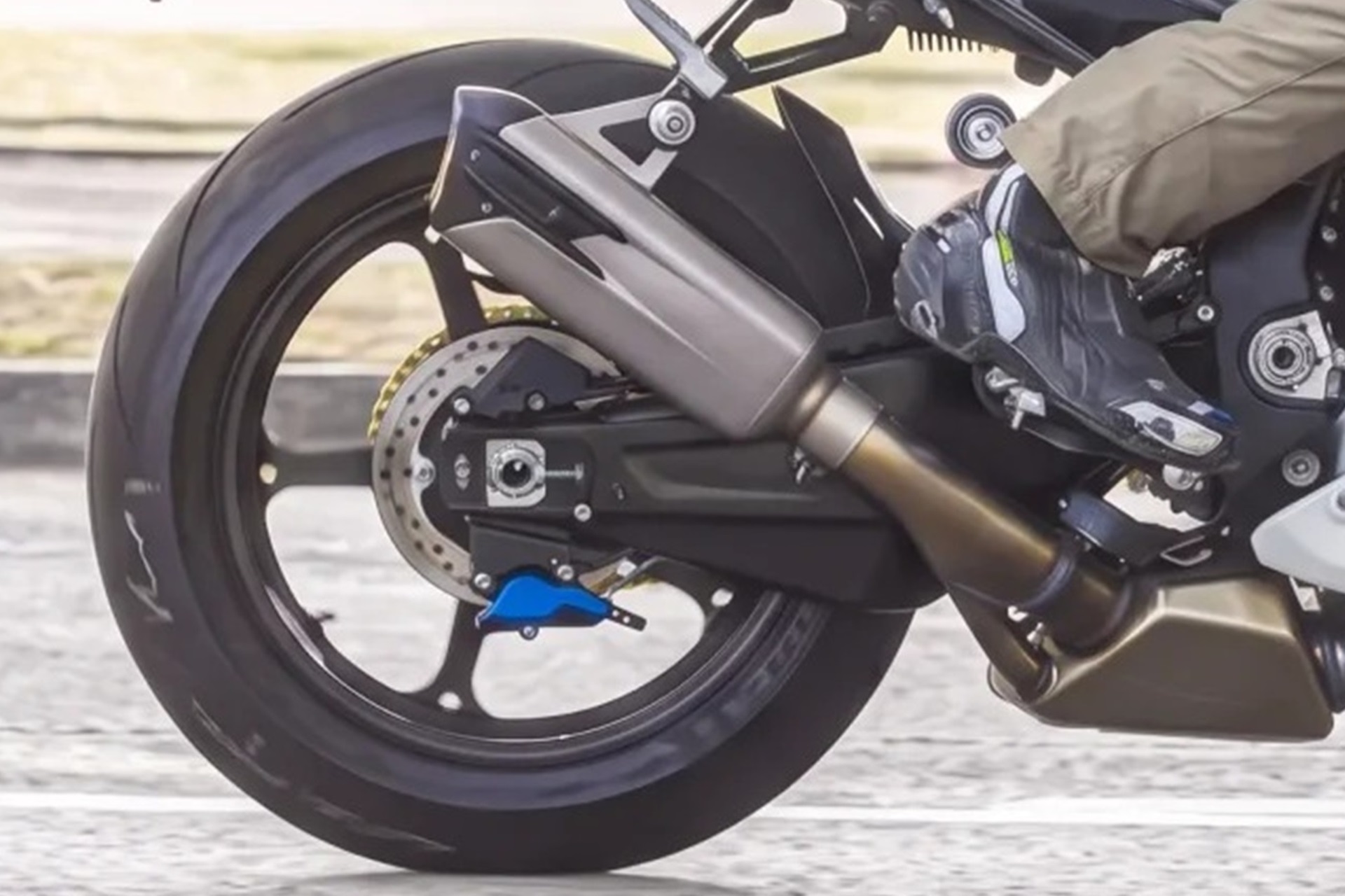 La futura BMW S 1000 RR 2027 ya apunta a la Ducati Panigale V4 con estos importantes cambios