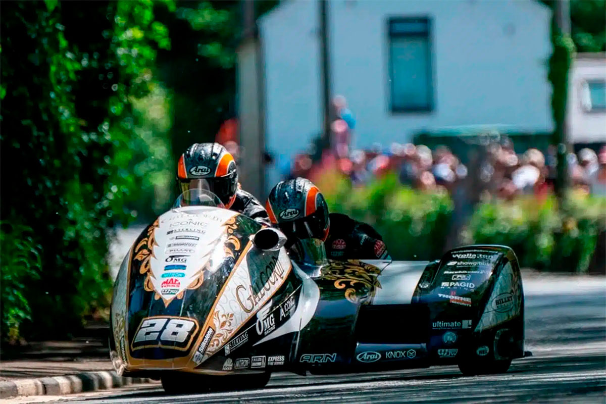 Tras su accidente y el de los hermanos Crowe se suspendió la categoría de sidecar del pasado TT