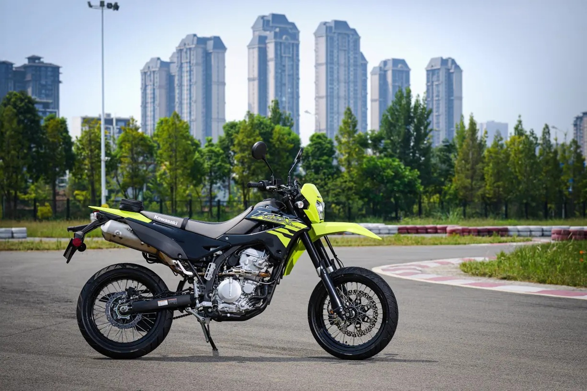 Kawasaki presenta su nueva gama KLX300 2027 con hasta cuatro variantes donde elegir