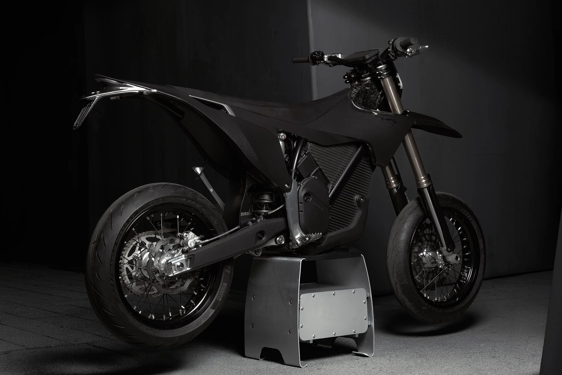 Stark VARG SM SKÖLL, la supermoto eléctrica catalana de edición limitada