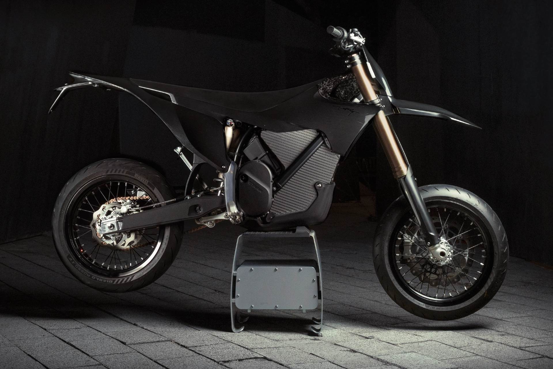 Stark VARG SM SKÖLL, la supermoto eléctrica catalana de edición limitada
